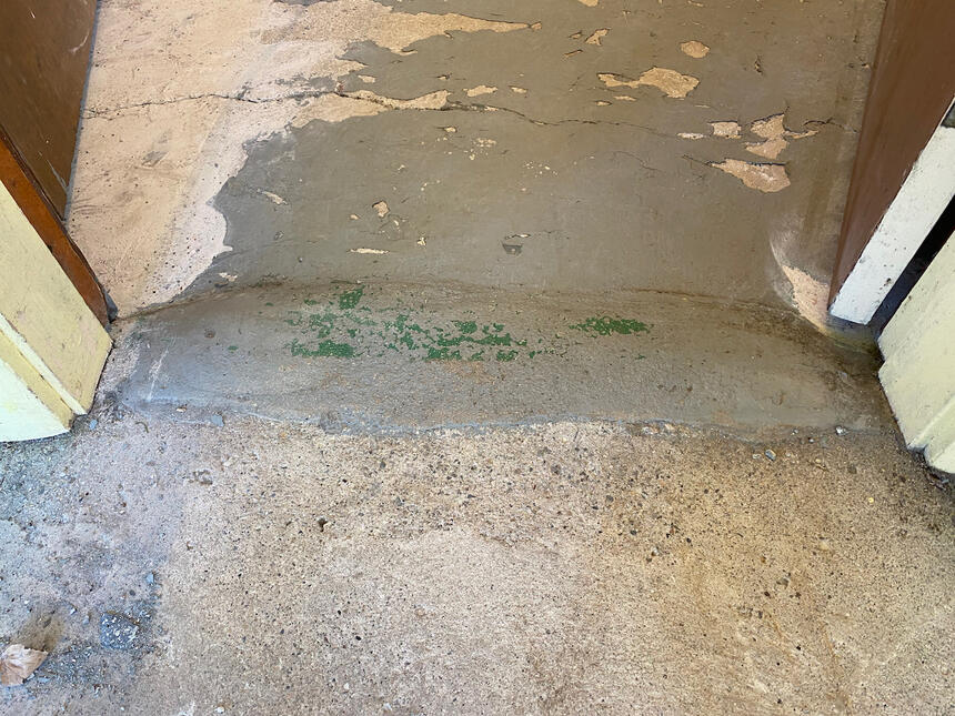 Bulging Door Threshold